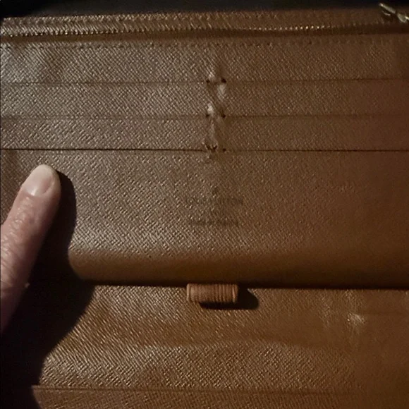 Louis Vuitton Brown and Gold Monogram Clutch - Picture 4 of 9